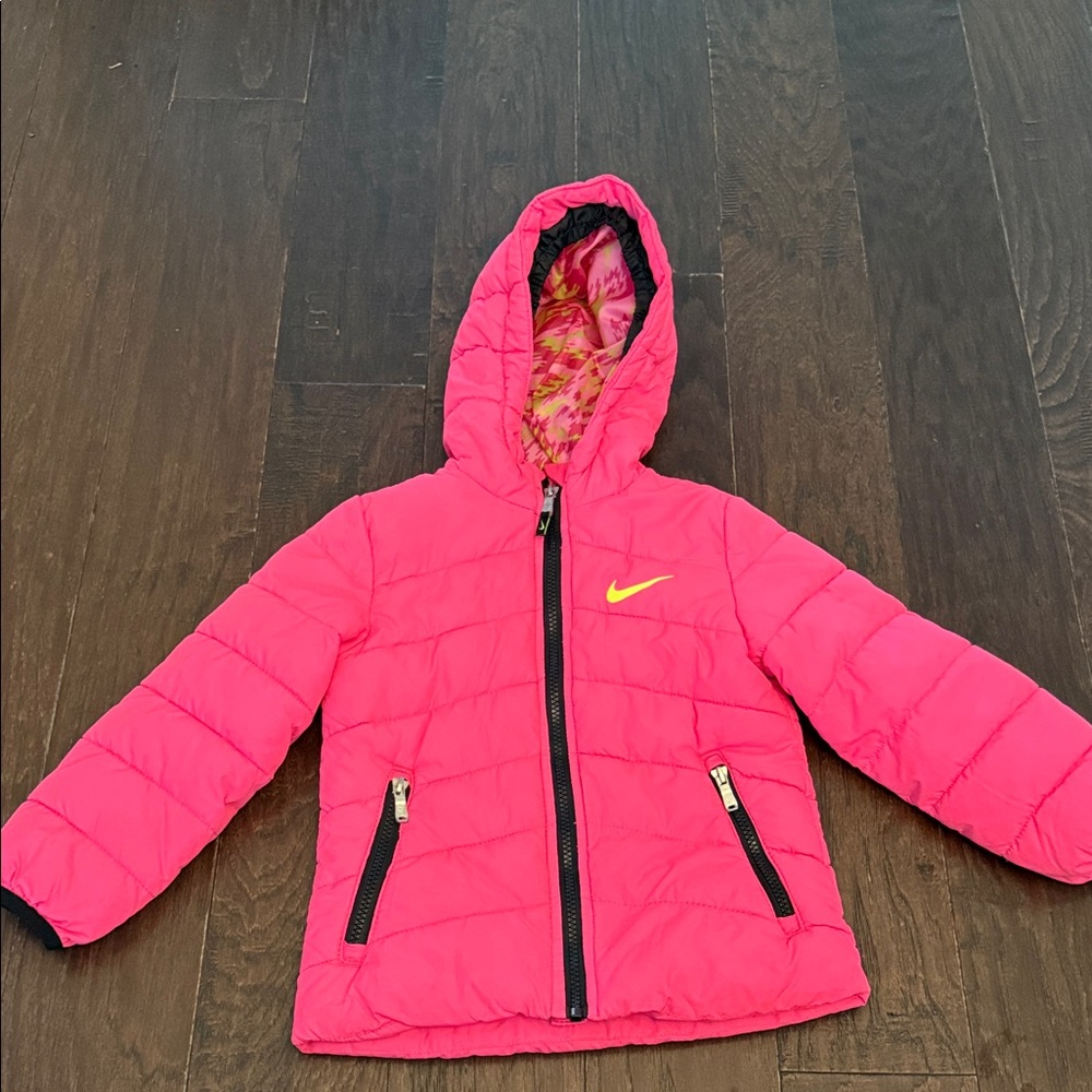 NIKE PUFFER COAT HOT PINK